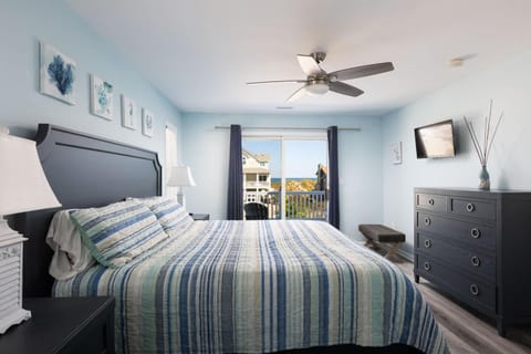 Gorgeous Semi-Oceanfront Home in Whalehead House in Corolla