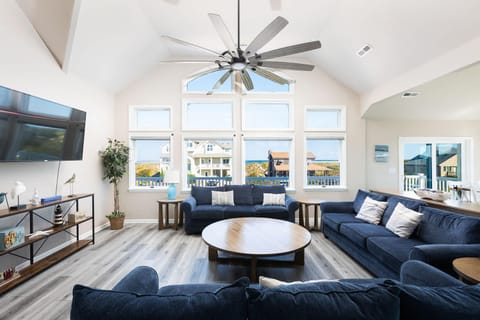 Gorgeous Semi-Oceanfront Home in Whalehead House in Corolla