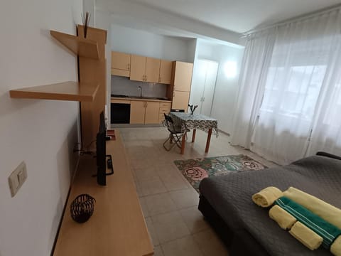 Kitchen or kitchenette, Living room
