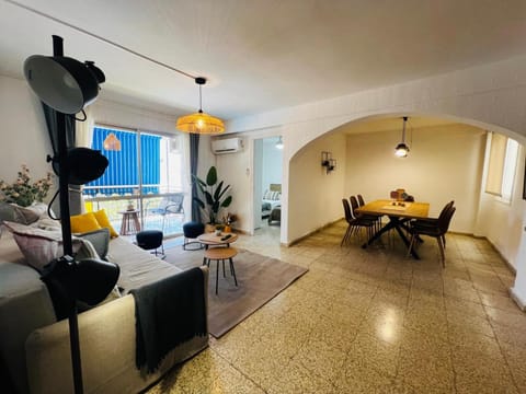 Living room, Dining area, air conditioner