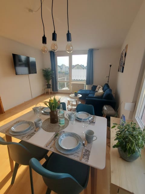 TV and multimedia, Living room, Dining area