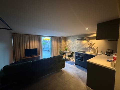 TV and multimedia, Kitchen or kitchenette, Living room