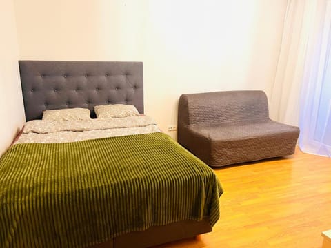 Bed, Photo of the whole room, Seating area, Bedroom