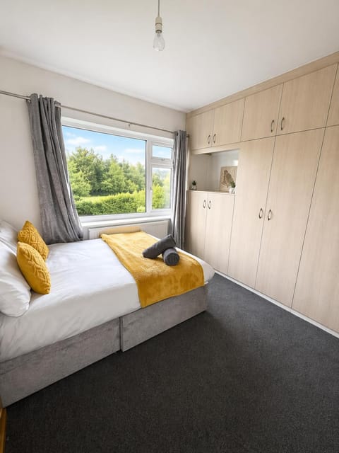 Bed, Photo of the whole room, Bedroom, wardrobe