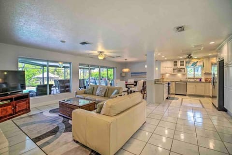 Tropical Waterfront Beach Home with Pool & Jacuzzi Villa in Cocoa Beach