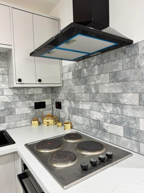 Modern Apartment Near Birmingham Apartment in Oldbury