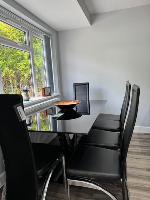 Modern Apartment Near Birmingham Apartment in Oldbury