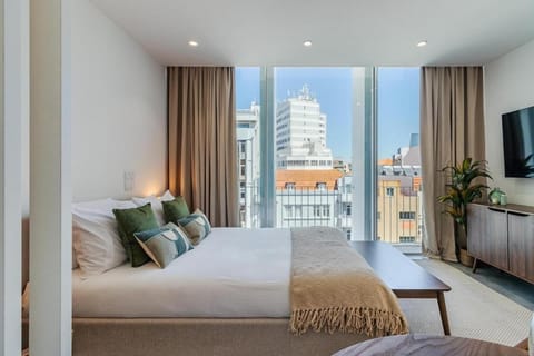 Bed, TV and multimedia, Bedroom, City view