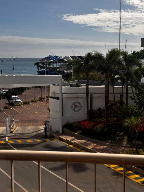 Sea view, Street view