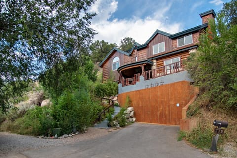 Million Dollar Castle Walk to downtown Glenwood and HotSprings Chalet in Glenwood Springs