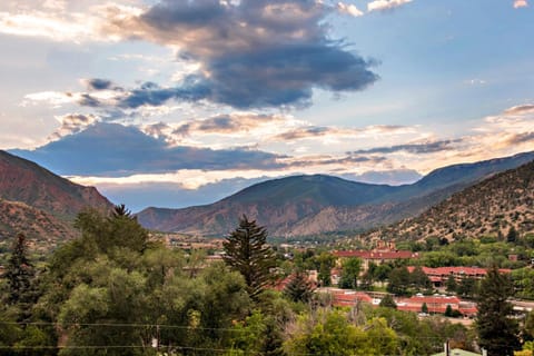 Million Dollar Castle Walk to downtown Glenwood and HotSprings Chalet in Glenwood Springs
