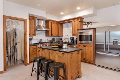 Million Dollar Castle Walk to downtown Glenwood and HotSprings Chalet in Glenwood Springs