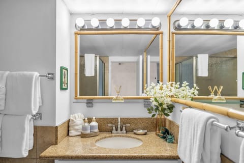 Sleep at the Ocean and Watch Sunsets Suite House in Kaanapali