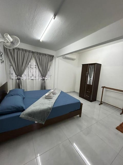 Bed, Photo of the whole room, Bedroom, towels, air conditioner