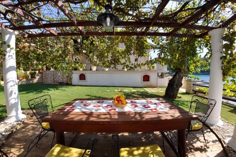 Patio, BBQ facilities, Garden