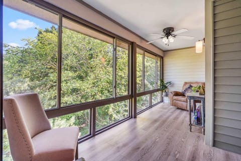 Peek-A-Book Serenity Duo House in Branson