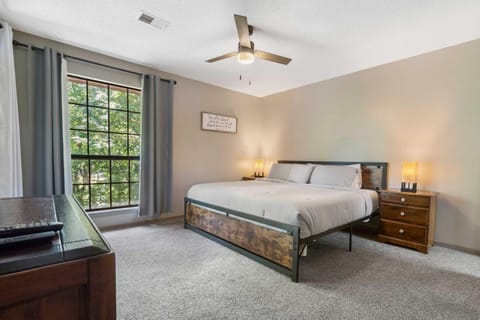 Golf View Serenity - Open Deck & Close To Lake House in Branson