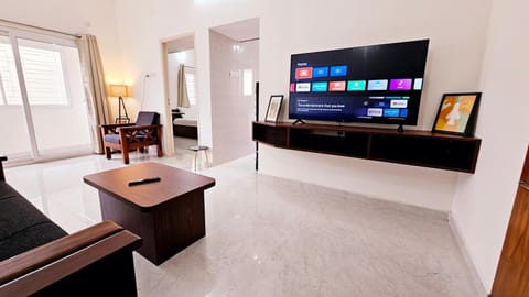 TV and multimedia, Living room, Evening entertainment