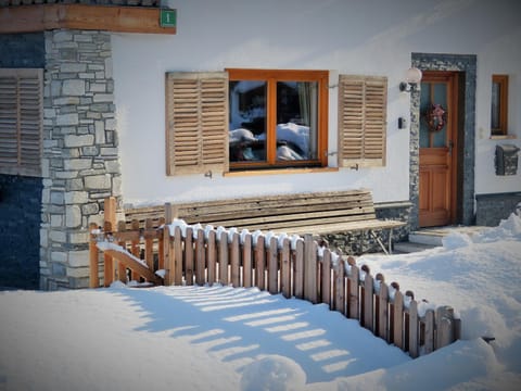 Facade/entrance, Winter