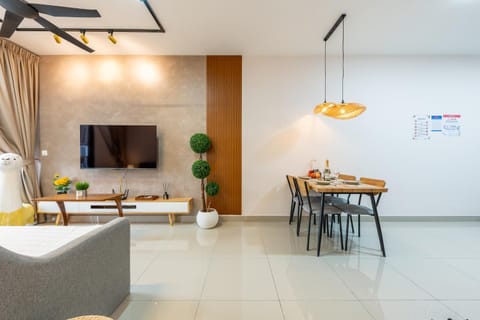 TV and multimedia, Living room, Seating area, Dining area