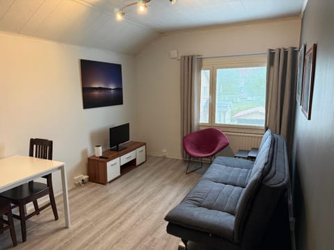 Bed, Living room, Seating area