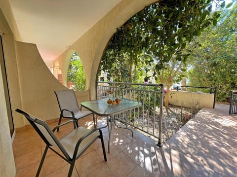 Patio, Day, Garden, Balcony/Terrace, Dining area, Garden view