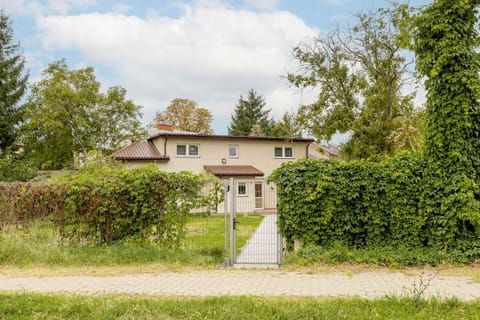 Property building, Day, Natural landscape, Garden