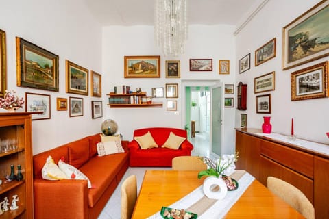 Living room, Decorative detail, Seating area