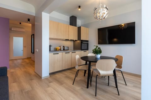 Dining area, kitchen
