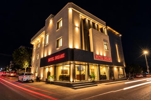 Property building, Street view, Location