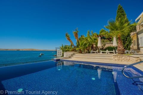 Balcony/Terrace, Sea view, Swimming pool, sunbed