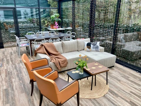 Living room, Dining area, Garden view