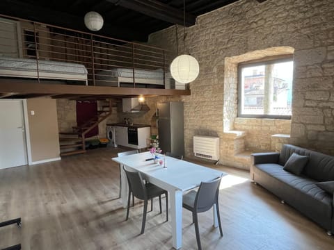 Kitchen or kitchenette, Living room