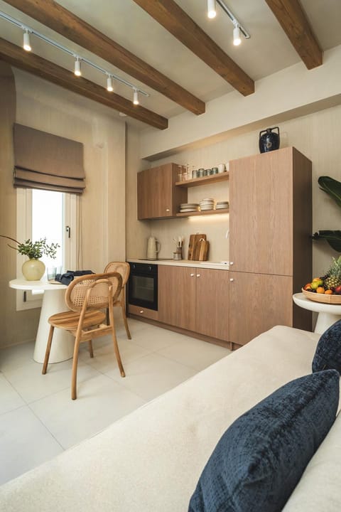 Kitchen or kitchenette, Living room, Photo of the whole room, Seating area, Dining area, oven