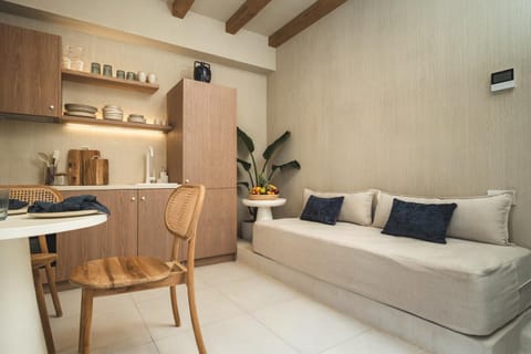 Kitchen or kitchenette, Living room, Seating area, Dining area