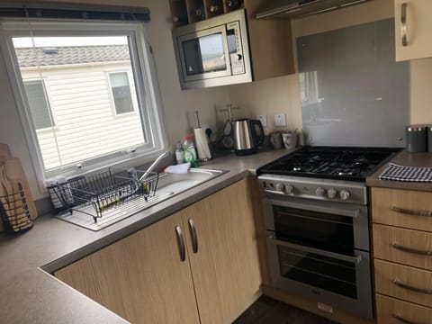 2 Bedrooms 6 Berth lovely caravan on Lydo Beech Apartment in Prestatyn