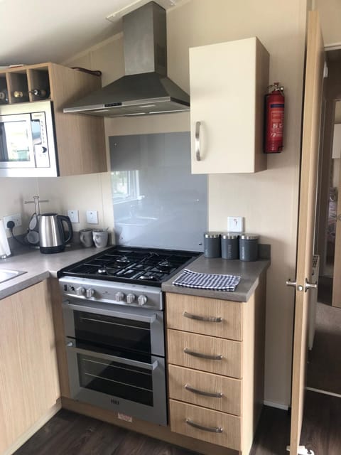 2 Bedrooms 6 Berth lovely caravan on Lydo Beech Apartment in Prestatyn