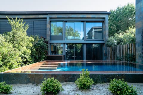 Swimming pool, Swimming pool