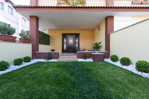 Property building, Facade/entrance, Spring, Day, Garden, Garden, Garden view