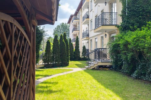 Property building, Spring, Day, Natural landscape, Garden, Garden, Garden view