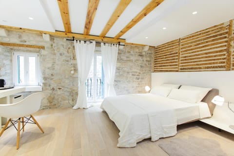 Day, Photo of the whole room