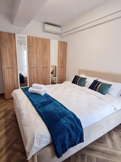 Bed, Photo of the whole room, Bedroom, towels, wardrobe, air conditioner