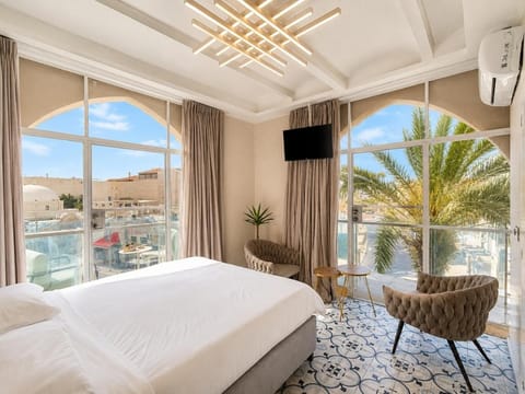Bed, Living room, Photo of the whole room, Bedroom