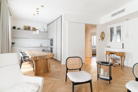 Kitchen or kitchenette, Living room, Seating area, Dining area, oven, stove
