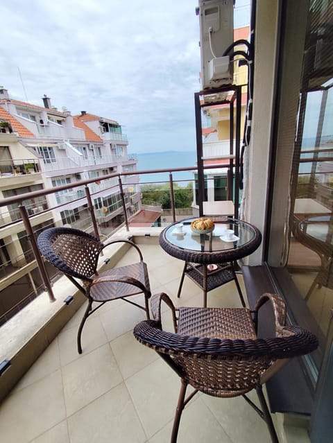View (from property/room), Balcony/Terrace, Seating area, Sea view