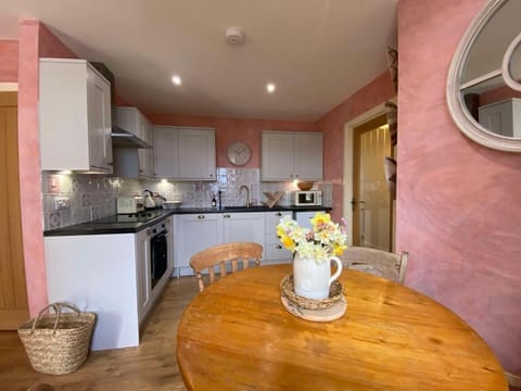 Grouse Cottage House in Scotland