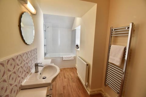 Grouse Cottage House in Scotland