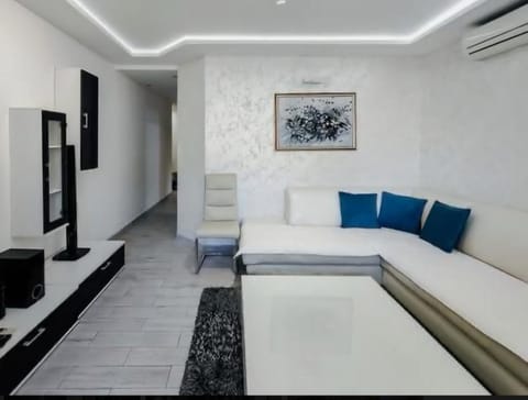 Holiday 1 Apartment in Dobrota