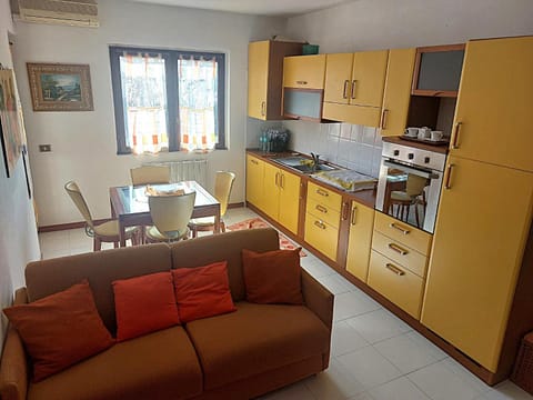 Kitchen or kitchenette, Living room, Seating area, Dining area, dishwasher, oven, stove