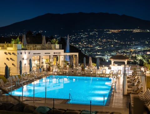Mountain view, Pool view
